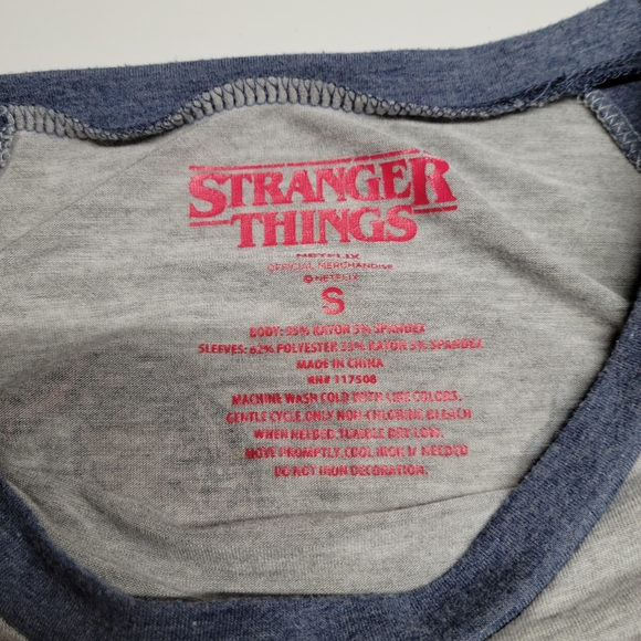 Netflix Stranger Things Reglan Tee Half Sleeve size Small Season 2 - Picture 4 of 7